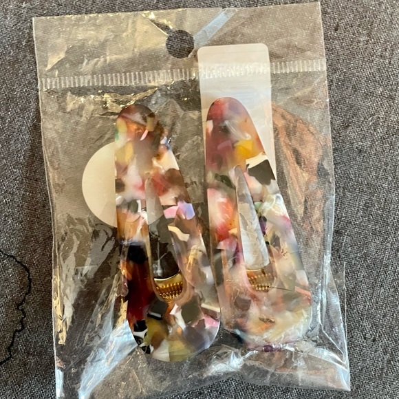 🥳2/$15 — SHEIN Pair of 2 Alligator Hair Clips Resin w/ Gold Metal Clip NWT - Picture 8 of 11